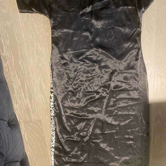 Brand new black and white African print dress perfect for your vacation or event - Picture 5 of 7
